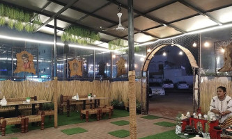 Gecko Grill outside