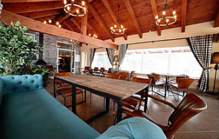 Vine Restaurant Bar inside