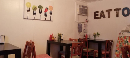 Vege-licious Cafe Llc inside