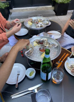 L'avenue On Parliament drink