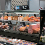 Sweláps Market outside