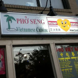 Pho' Seng outside