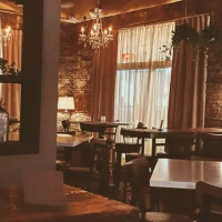 Sips And Stones food