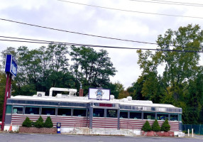 Makris Diner Exterior