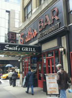 Smith's Restaurant outside