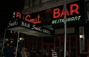 Smith's Restaurant outside