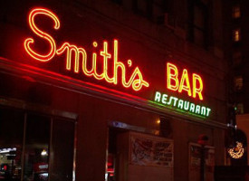 Smith's Restaurant outside