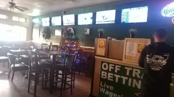 Farley's Pub inside