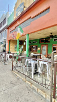 Farley's Pub outside