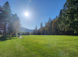 Applegate River Golf Club outside