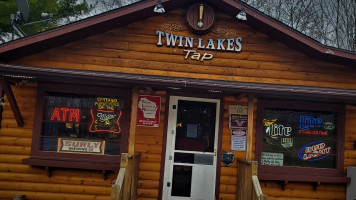 Twin Lakes Tap outside