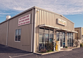 Dandy Donuts Deli outside