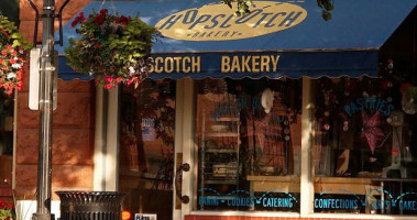 Hopscotch Bakery outside