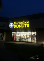 Horseshoe Donuts outside