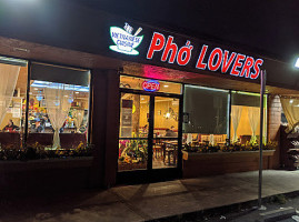 Pho Lovers outside