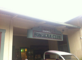 Honokaʻa Public House outside