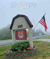 Stone Fox Farm Creamery outside