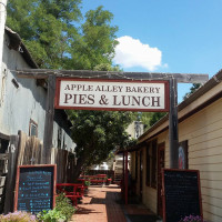 Apple Alley Bakery outside