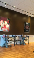 Gigi's Cupcakes inside
