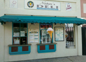 Nature's Deli outside