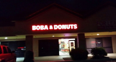 Boba Donuts outside