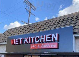 Viet Kitchens outside