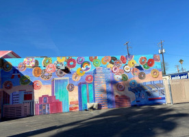 Amy's Donuts outside