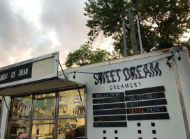 Sweet Dream Creamery outside