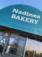 Nadines Bakery outside