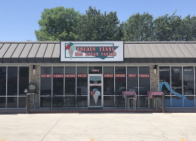 Golden Years Ice Cream Parlor And Diner Food Truck outside