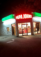 Papa John's Pizza outside