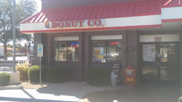 Boba Donuts outside