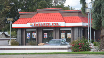 Boba Donuts outside