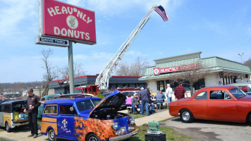 Heav'nly Donuts outside