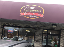 Giovanni's Italian Pastries outside