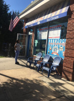 Uncle Louie G Italian Ice Ice Cream outside