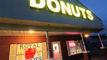 The Royal Donut Company outside