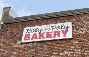 Roly Poly Bakery outside