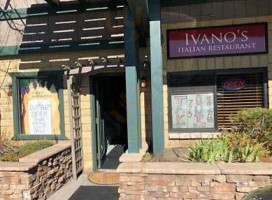 Ivano's Italian outside