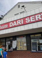 Durham Dari Serve outside