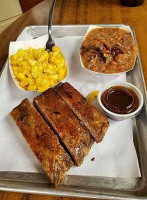 Porky's Smokehouse food