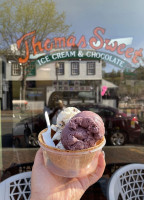 Thomas Sweet Ice Cream outside