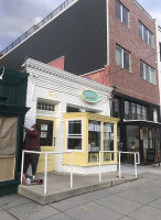 Lulabelle's Sweet Shop outside