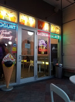 Cream Gourmet Gelato outside