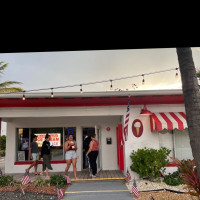 The Boardwalk Italian Ice Creamery outside