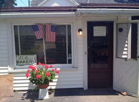 Balboni Bakery outside