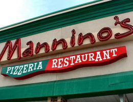 Mannino Pizzeria outside