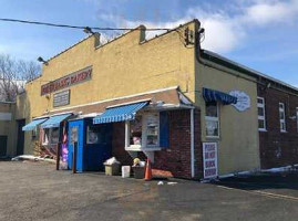 Holtermann's Bakery outside