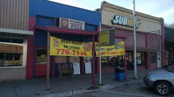 Daylight Donuts outside