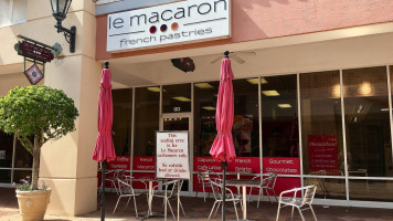 Le Macaron French Pastries outside